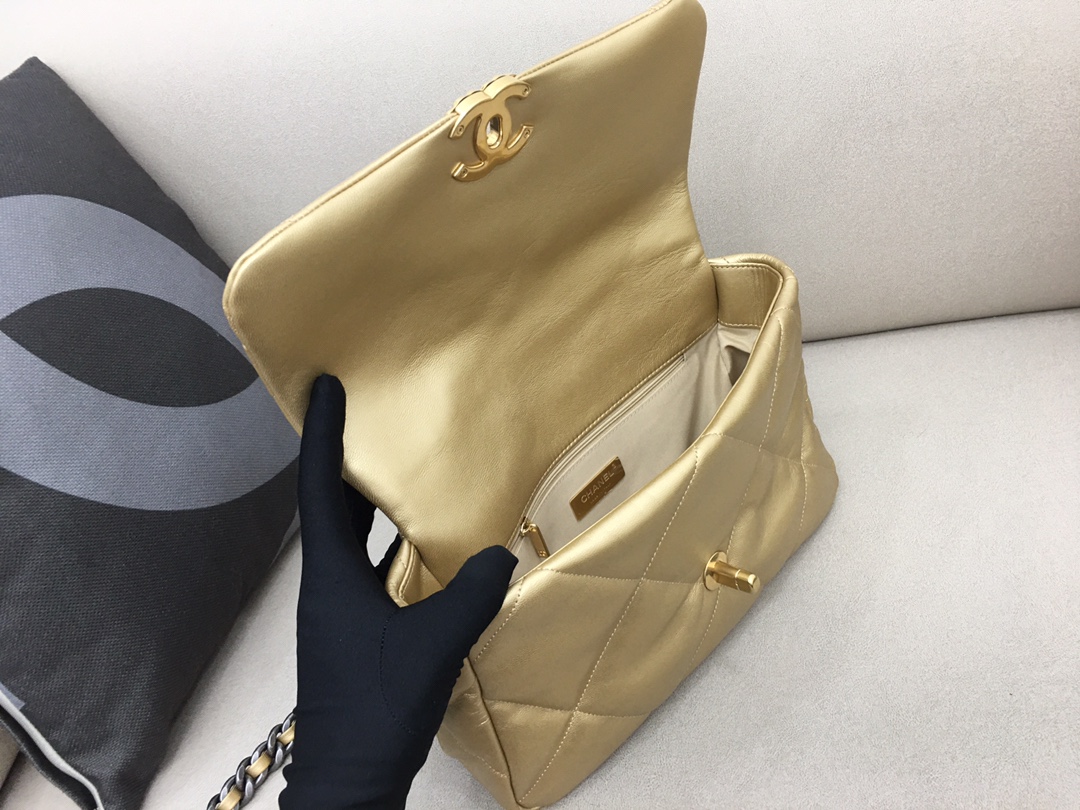 Lambskin 19 Large Handbag Flap Bag AS1161 Gold